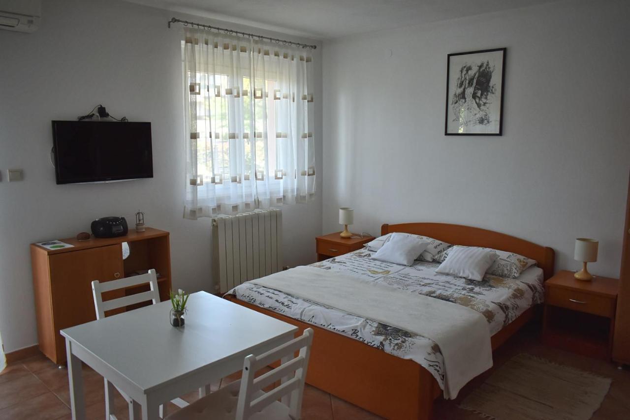 Studio Max With Parking Rovinj Eksteriør bilde